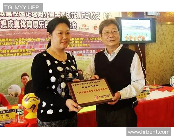 小孩意外收到足球明星亲笔签名礼物感动不已梦想成真 小孩意外收到足球明星亲笔签名礼物感动不已梦想成真