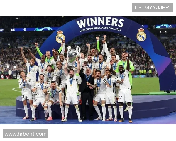 姓何的足球明星们的辉煌成就与传奇故事探秘 姓何的足球明星们的辉煌成就与传奇故事探秘