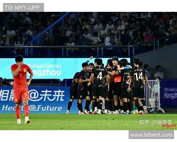 广州足球队与重庆足球队耐力对决赛后分析与反思